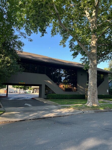 More Photos Of 420 W Pine St, Lodi Office For Sale