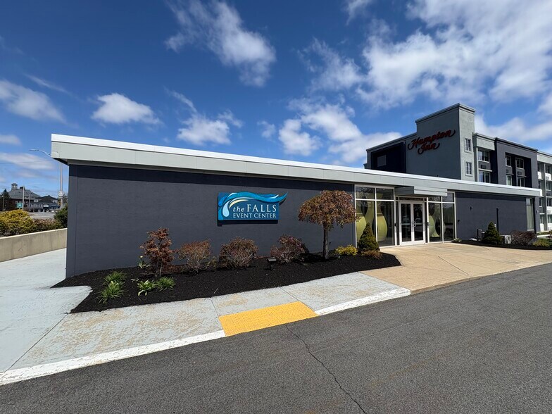 More Photos Of 21 Front St, Manchester Sports And Entertainment For Lease