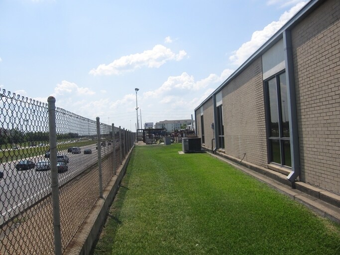 More Photos Of 7135 Ardmore St, Houston Light Manufacturing For Sale