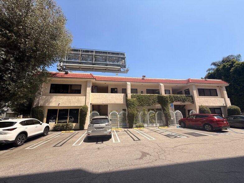 More Photos Of 15450 Ventura Blvd, Sherman Oaks Medical For Lease