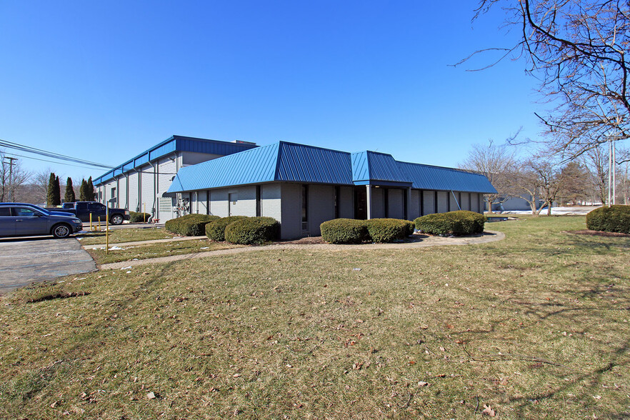 Primary Photo Of 10375 Dixie Hwy, Davisburg Manufacturing For Lease