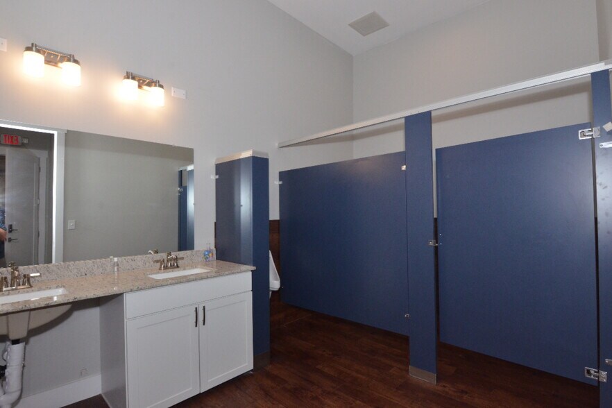 More Photos Of 2440 US 290, Dripping Springs Storefront Retail Office For Lease