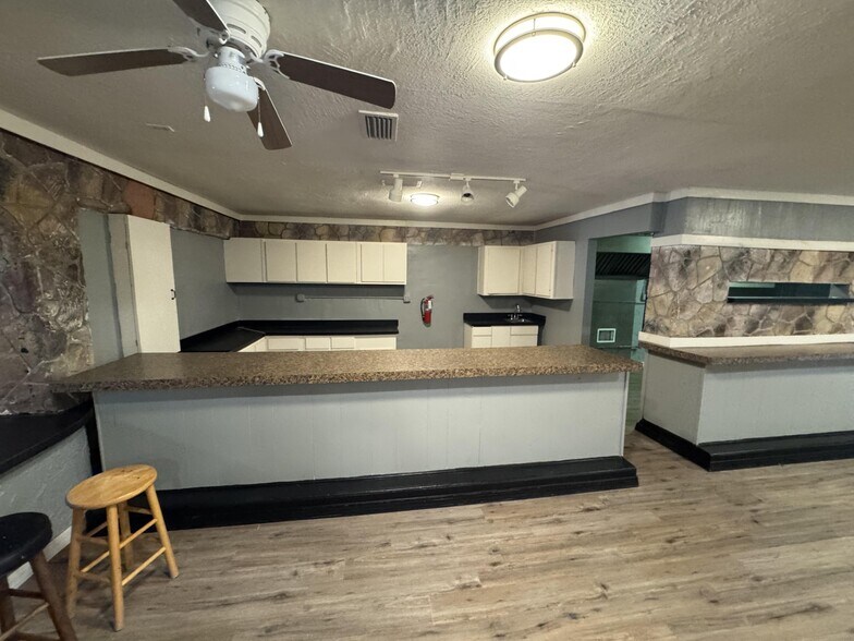 More Photos Of 7854 Moncrief-Dinsmore Rd, Jacksonville Freestanding For Sale