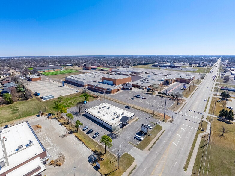 More Photos Of 400 N Eastern Ave, Moore Medical For Sale
