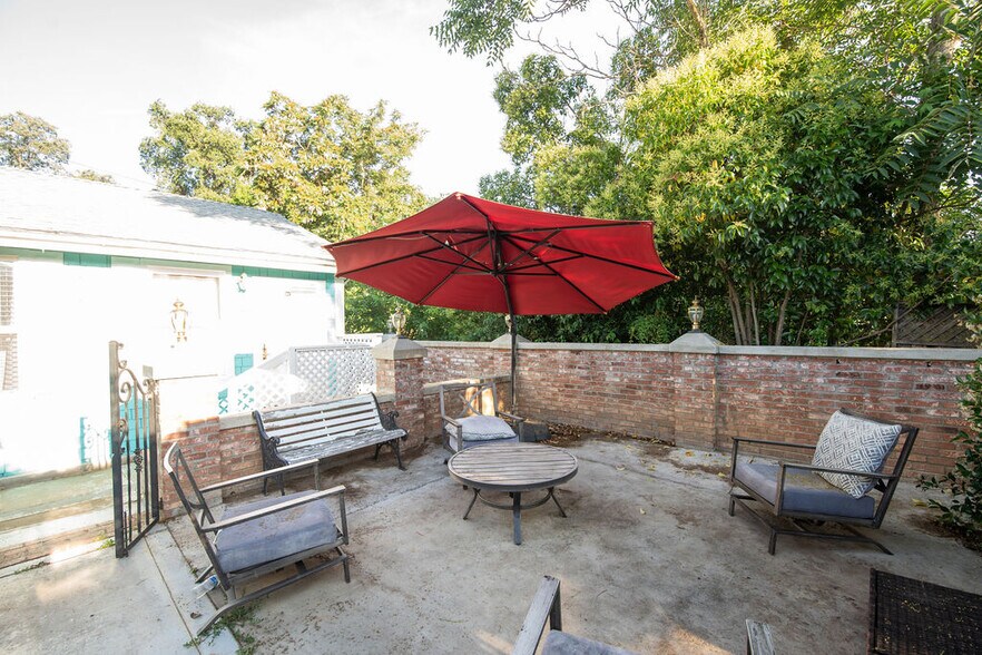 More Photos Of 18239 Main St, Jamestown Hotel For Sale