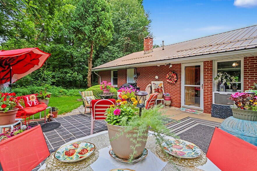 More Photos Of 524 State Route 314 N, Ontario Specialty For Sale