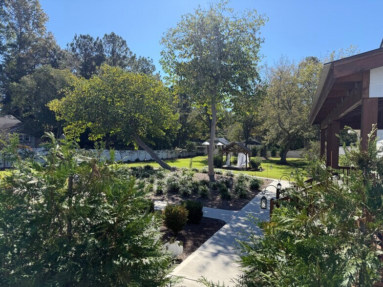 More Photos Of 102 Live Oak St, Tabor City Restaurant For Sale