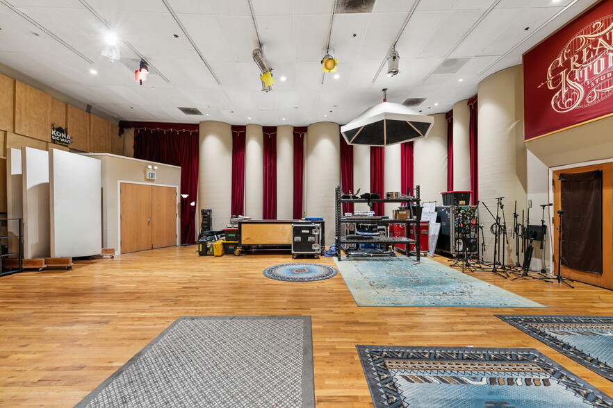 More Photos Of 825-829 27th Ave, Oakland Manufacturing For Sale