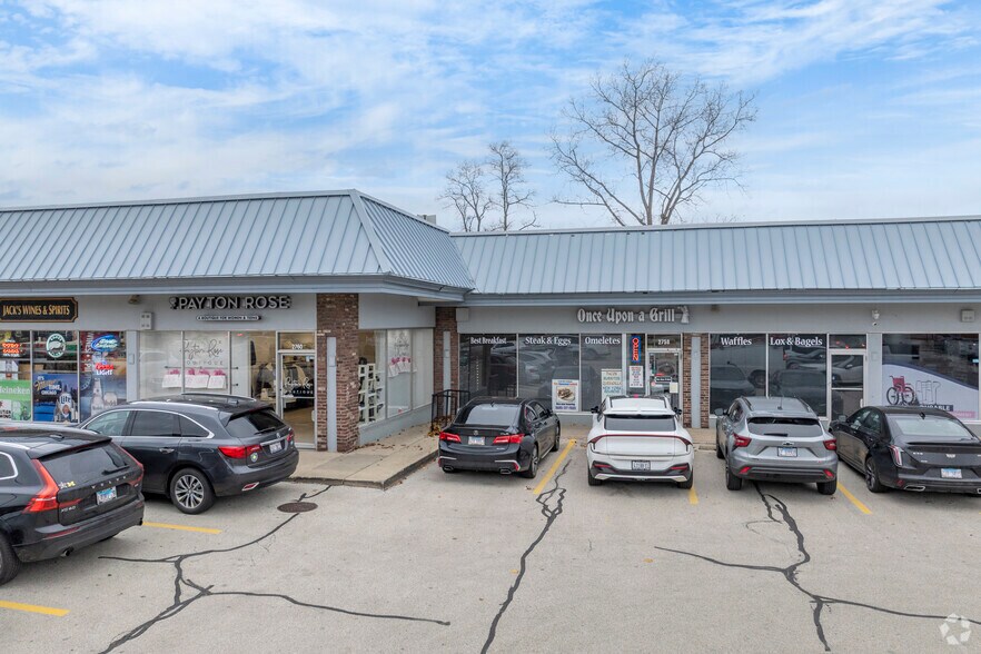 More Photos Of 2720-2780 Dundee Rd, Northbrook Freestanding For Lease