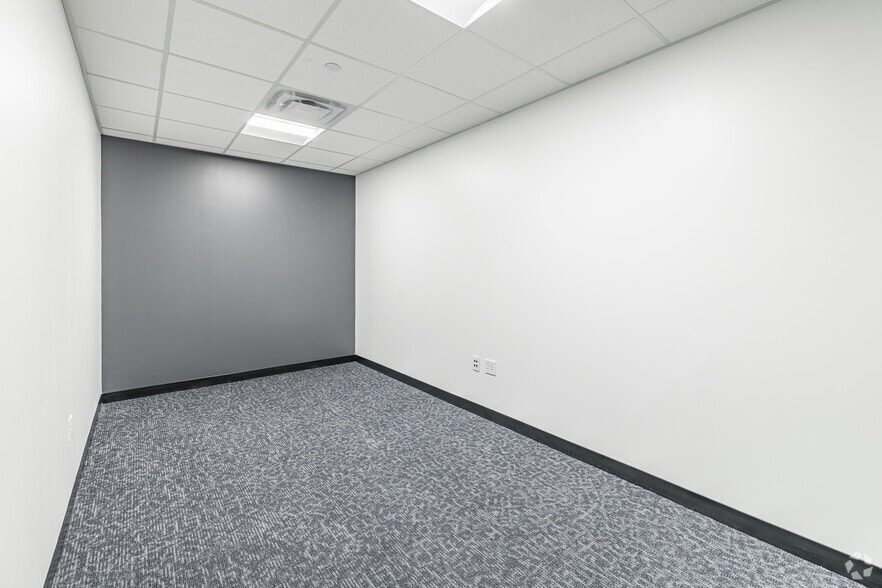 More Photos Of 7550 W Interstate 10, San Antonio Office For Lease