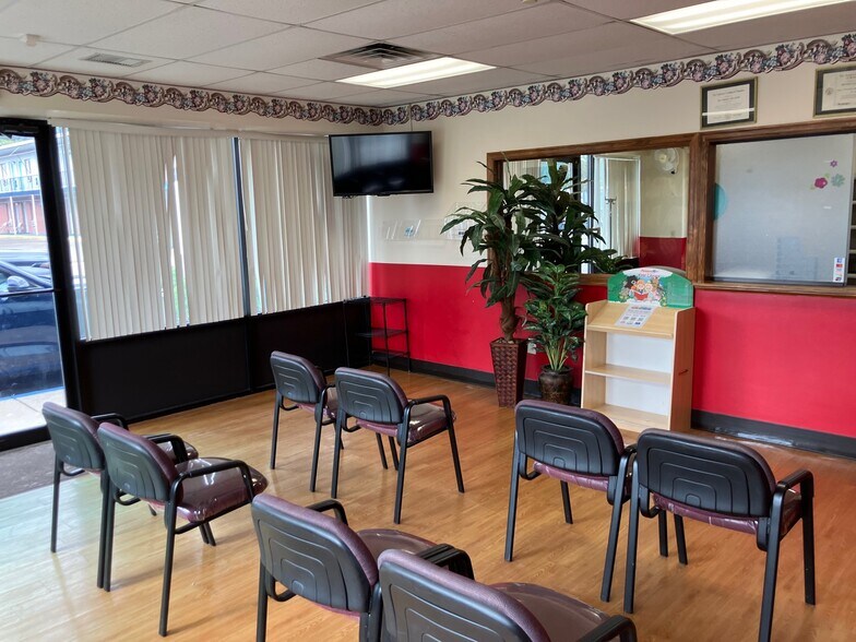 More Photos Of 5314 MacCorkle Ave, Charleston Medical For Lease