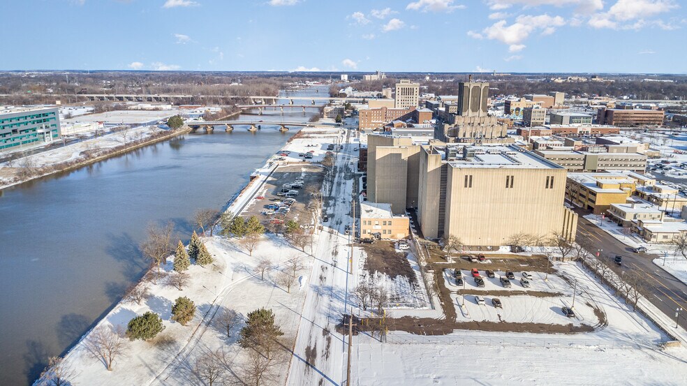 More Photos Of 334 S Water St, Saginaw Office For Sale