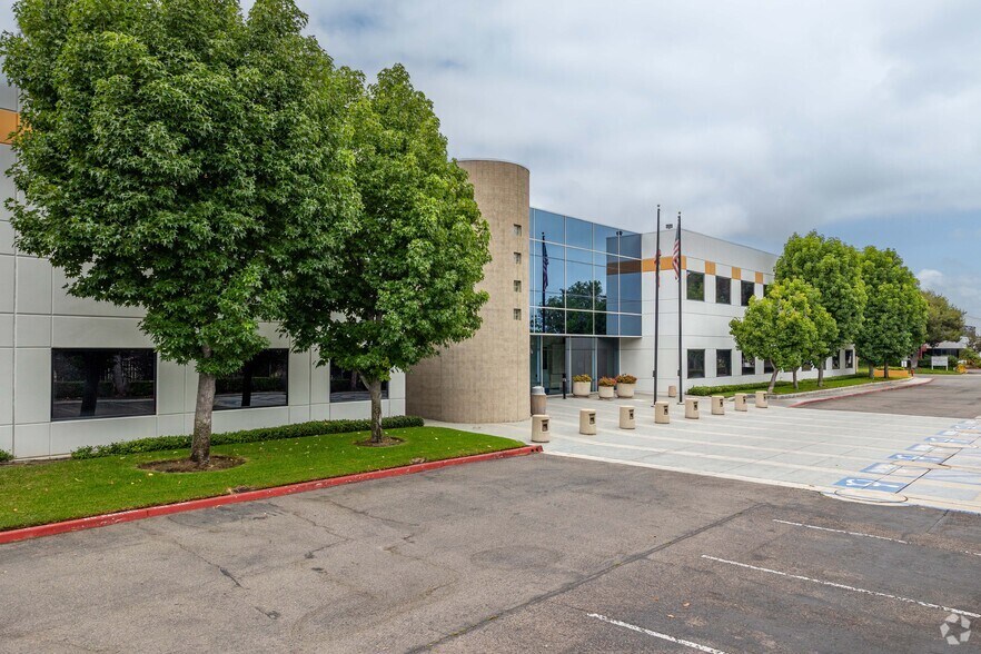 More Photos Of 744 N Eckhoff St, Orange Office For Lease