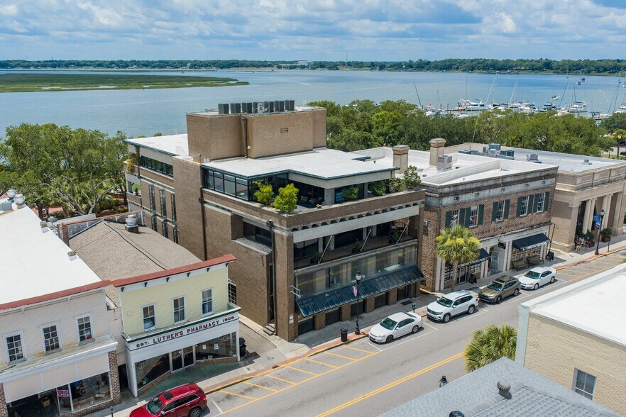 More Photos Of 916 Bay St, Beaufort Office For Sale