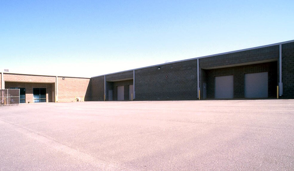 More Photos Of 11390 Old Roswell Rd, Alpharetta Research And Development For Lease