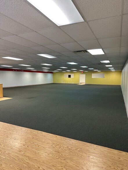 More Photos Of 5879-5891 S Transit Rd, Lockport Storefront For Lease