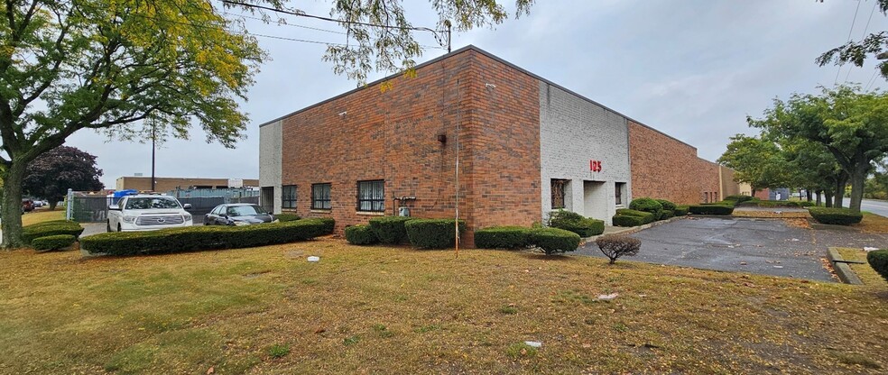 Primary Photo Of 125 Edison Ave, West Babylon Warehouse For Lease