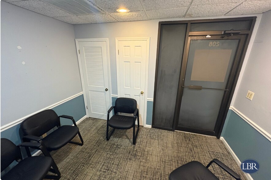 More Photos Of 2210 S Front St, Melbourne Office For Sale