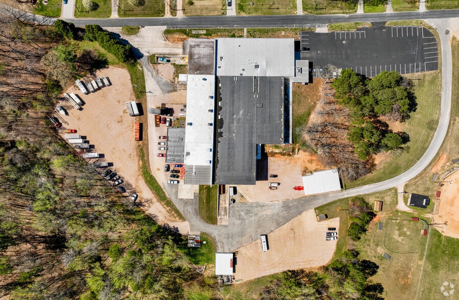 More Photos Of 414 N Meriah St, Landis Warehouse For Lease