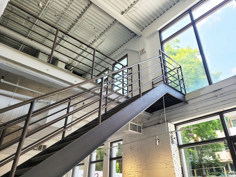 More Photos Of 101 Murray St, Ottawa Storefront For Lease