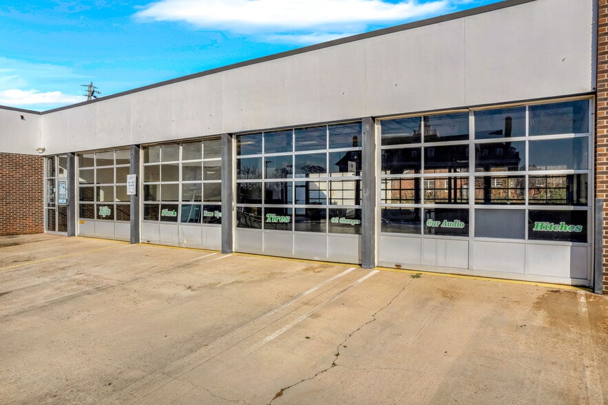 More Photos Of 904 N Main St, Anderson Auto Repair For Sale