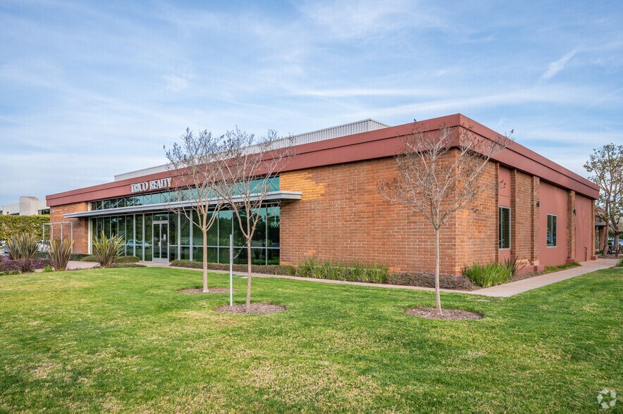 More Photos Of 3100 Pullman St, Costa Mesa Flex For Lease
