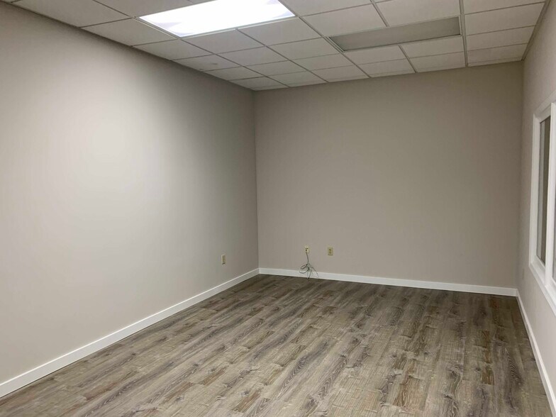 More Photos Of 3046 Matlock Dr NW, Kennesaw Warehouse For Lease