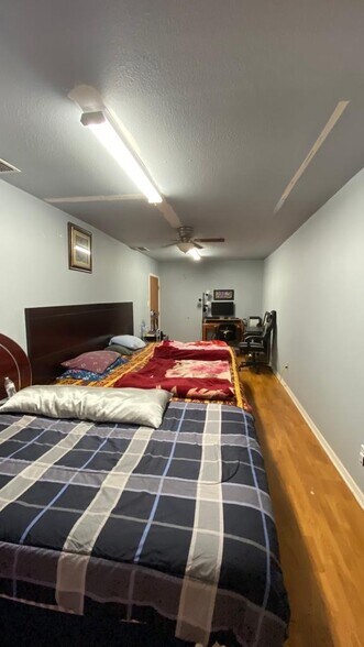 More Photos Of 512 E Riley St, Freer Hospitality For Sale