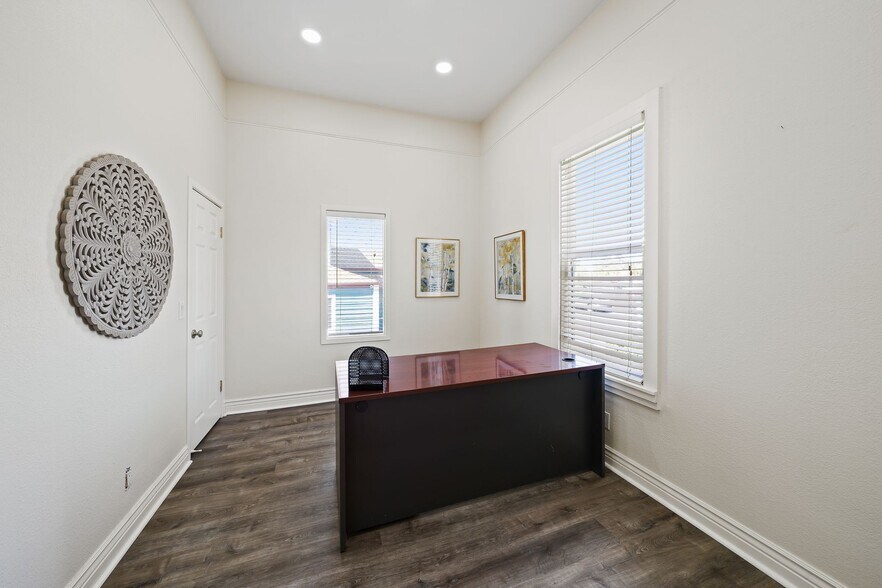 More Photos Of 8336 Brentwood Blvd, Brentwood Office Residential For Sale