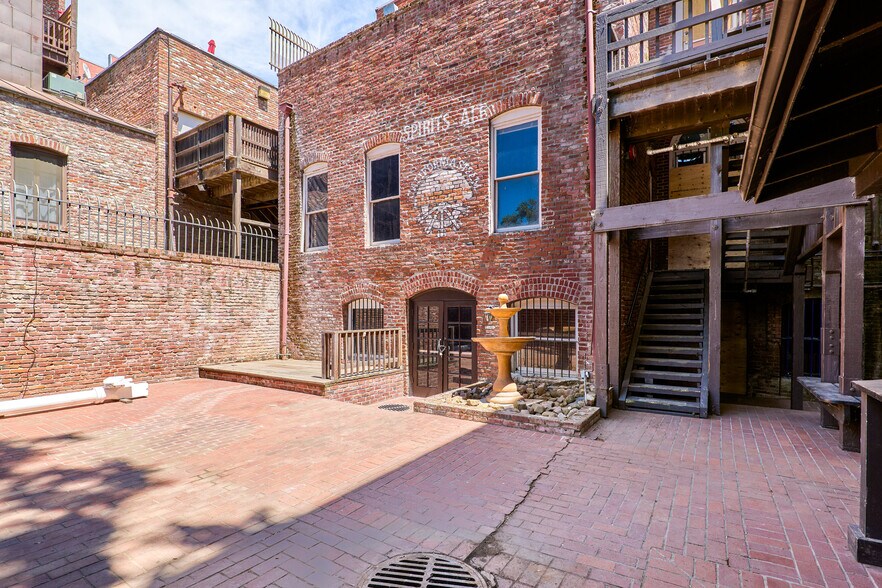 More Photos Of 910 2nd St, Sacramento Bar For Sale