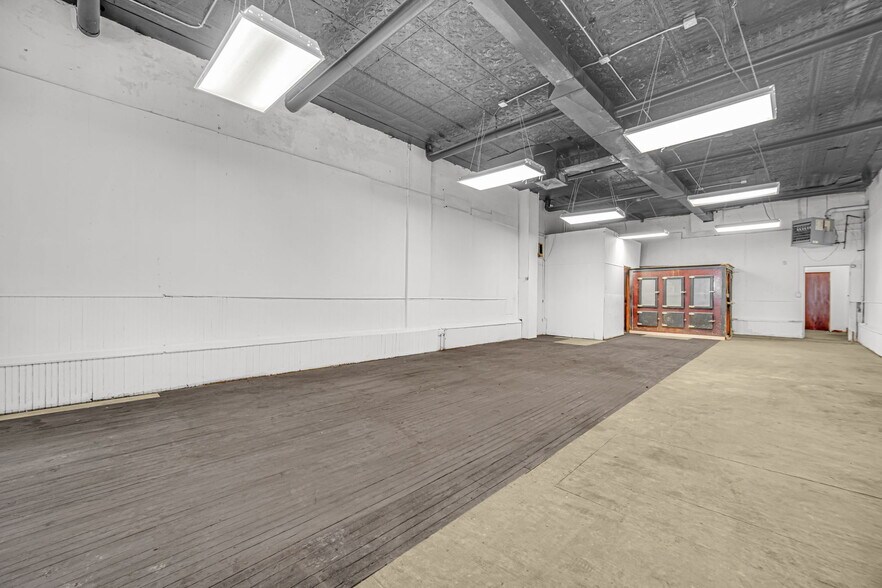 More Photos Of 701 Meeker Ave, Joliet Flex For Sale