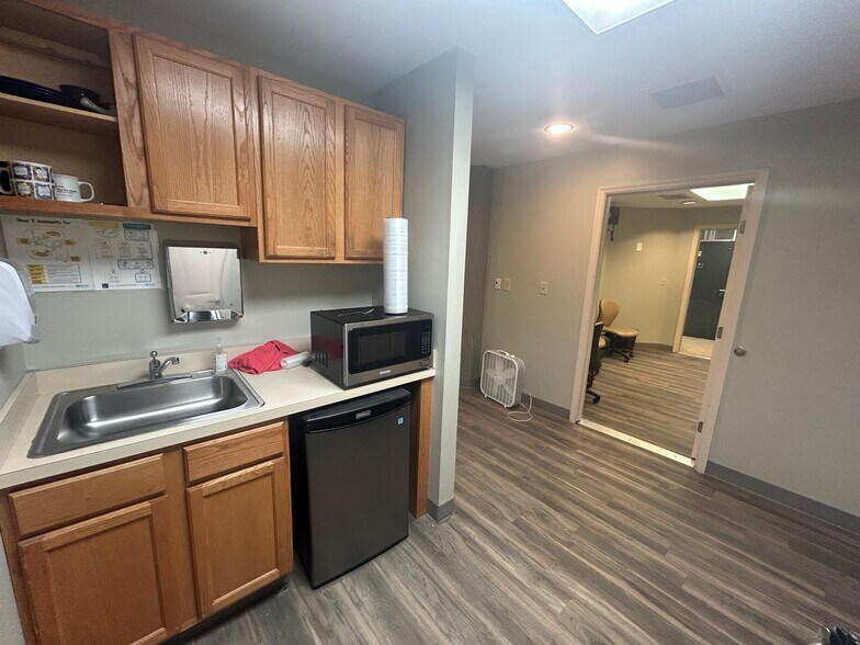 More Photos Of 12037 Sheraton Ln, Cincinnati Medical For Sale
