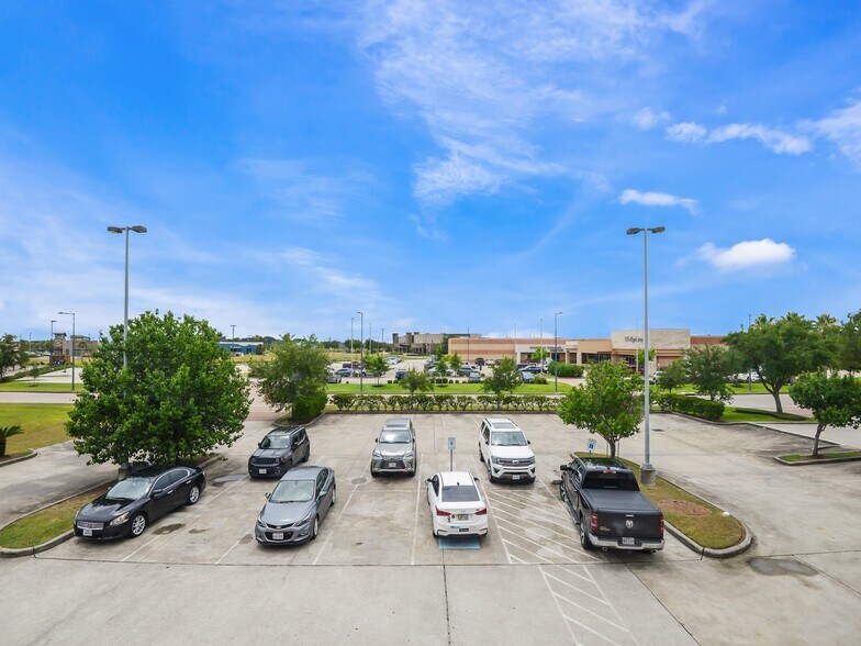 More Photos Of 11450 Space Center Blvd, Houston Medical For Lease