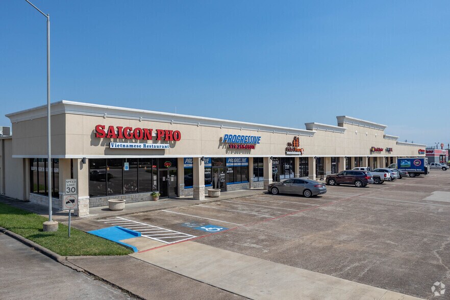 More Photos Of 815 Dixie Dr, Clute Unknown For Lease