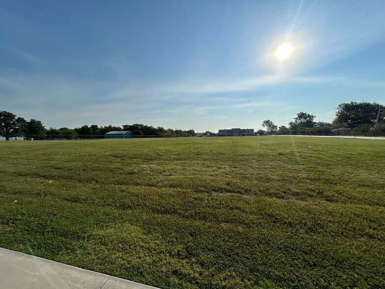 More Photos Of 1339 N Garnett Rd, Tulsa Land For Lease