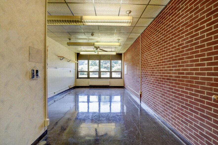 More Photos Of 4960 Hill Rd, Kennedy Schools For Sale