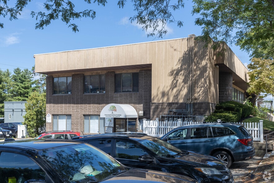 More Photos Of 1 Rabro Dr, Hauppauge Office For Lease