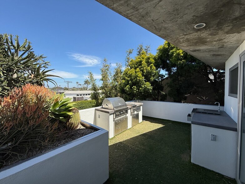 More Photos Of 120 Mildred Ave, Venice Loft Creative Space For Sale