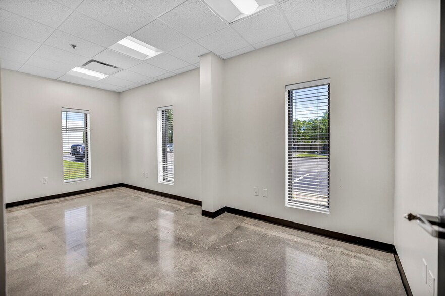 More Photos Of 4806 Commercial Park Dr, Austin Manufacturing For Lease