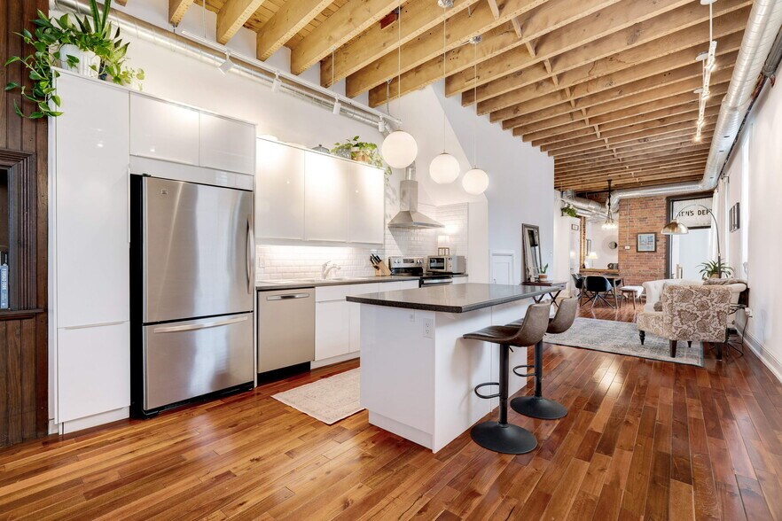 More Photos Of 205 King St E, Hamilton Storefront Retail Residential For Sale