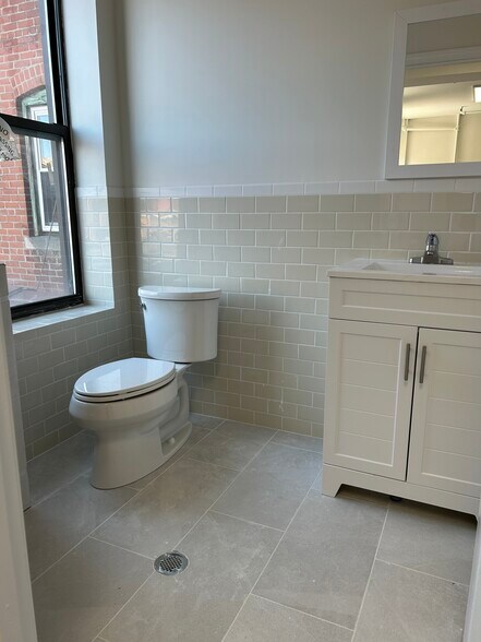 More Photos Of 158 Grand St, Waterbury Office For Sale