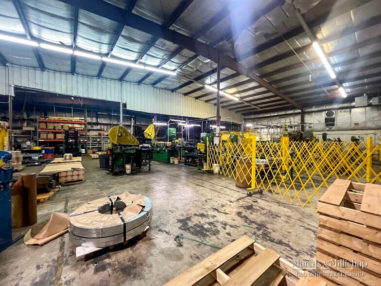 More Photos Of 6560 Revlon Dr, Belvidere Warehouse For Sale