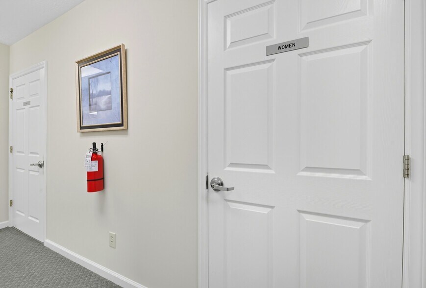 More Photos Of 508-514 Canterbury Rd, Kings Mountain Flex For Sale