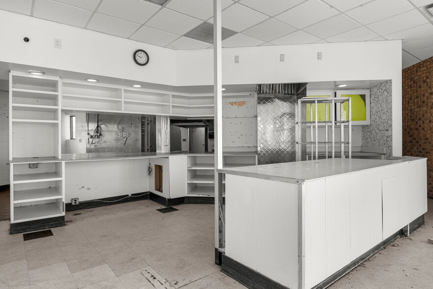 More Photos Of 15839 Telegraph Rd, Redford Township Fast Food For Lease