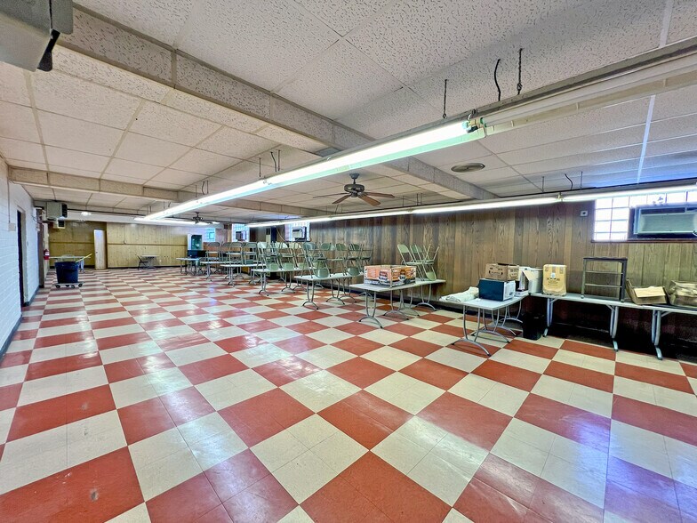 More Photos Of 116 W A St, Belleville Restaurant For Sale