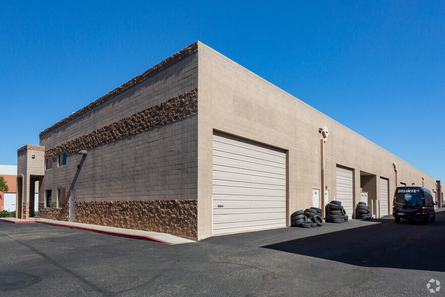 More Photos Of 2010 W Parkside Ln, Phoenix Warehouse For Lease