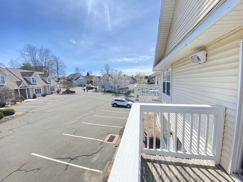 More Photos Of 27 S Main St, East Windsor Storefront Retail Office For Lease