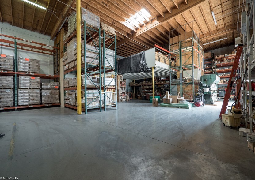 More Photos Of 1730 W Buchanan St, Phoenix Warehouse For Lease