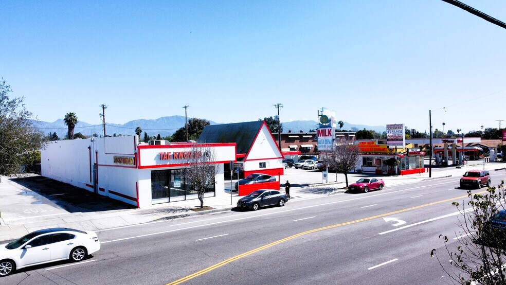 More Photos Of 8628 Woodman Ave, Pacoima Convenience Store For Lease