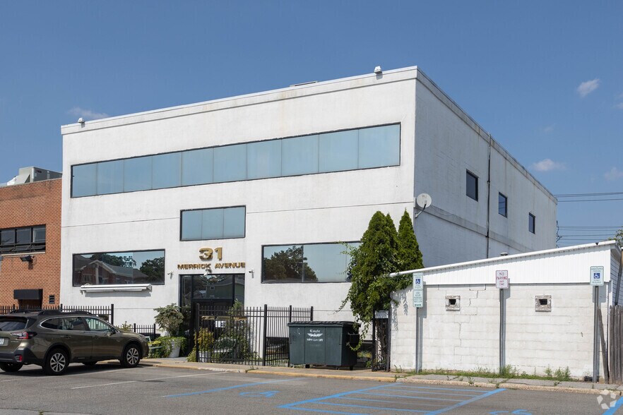 More Photos Of 31 Merrick Ave, Merrick Medical For Lease